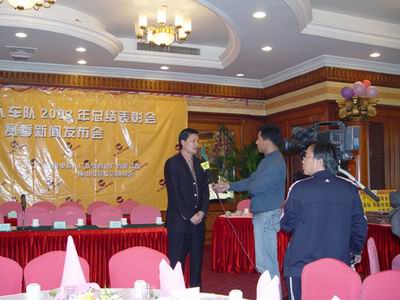 广东mg冰球突破铝厂猎人车队签约之采访潘总