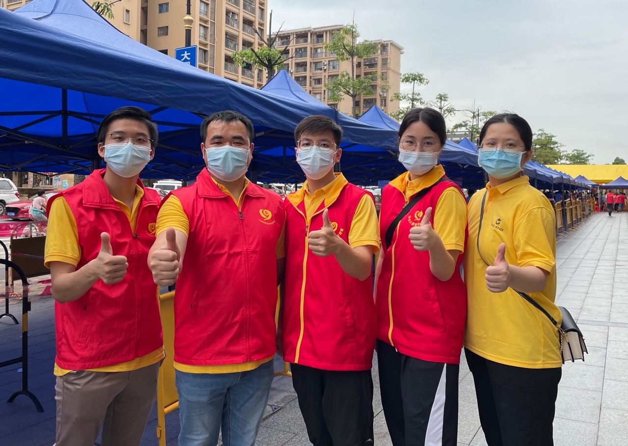 mg冰球突破精神“现身”抗疫一线 ——mg冰球突破集团党群自愿者助力核酸检测