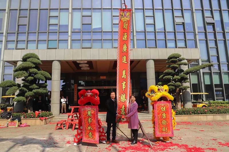 “兔”飞猛进，，大展宏“兔”——mg冰球突破集团开工大吉